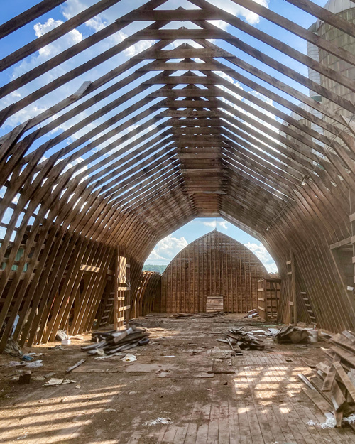 Midwestern Barn With Gambrel Roof - Salvaged White Oak